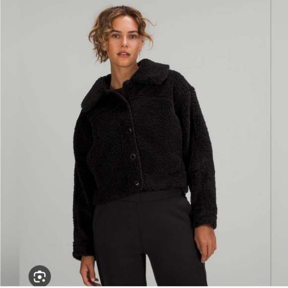 Lululemon Athletica Cropped Button Down Sherpa Jacket - Black - Picture 1 of 4